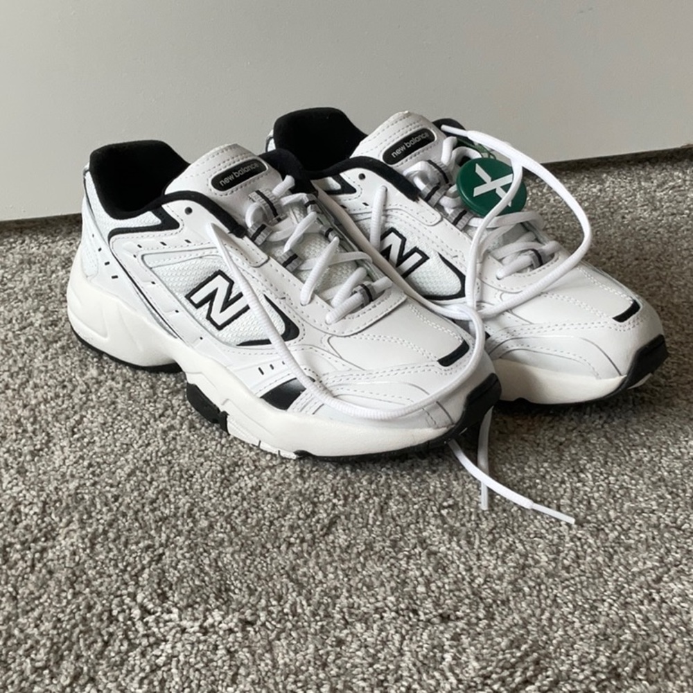 New Balance 452 (new in box!) Women’s 7.5